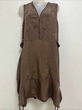 Sleeveless Brown V-Neck Zip Front Dress